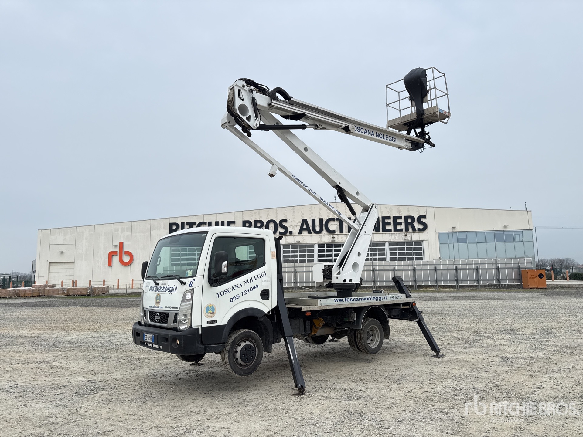 General Appearance with Foto, angolo anteriore sinistro