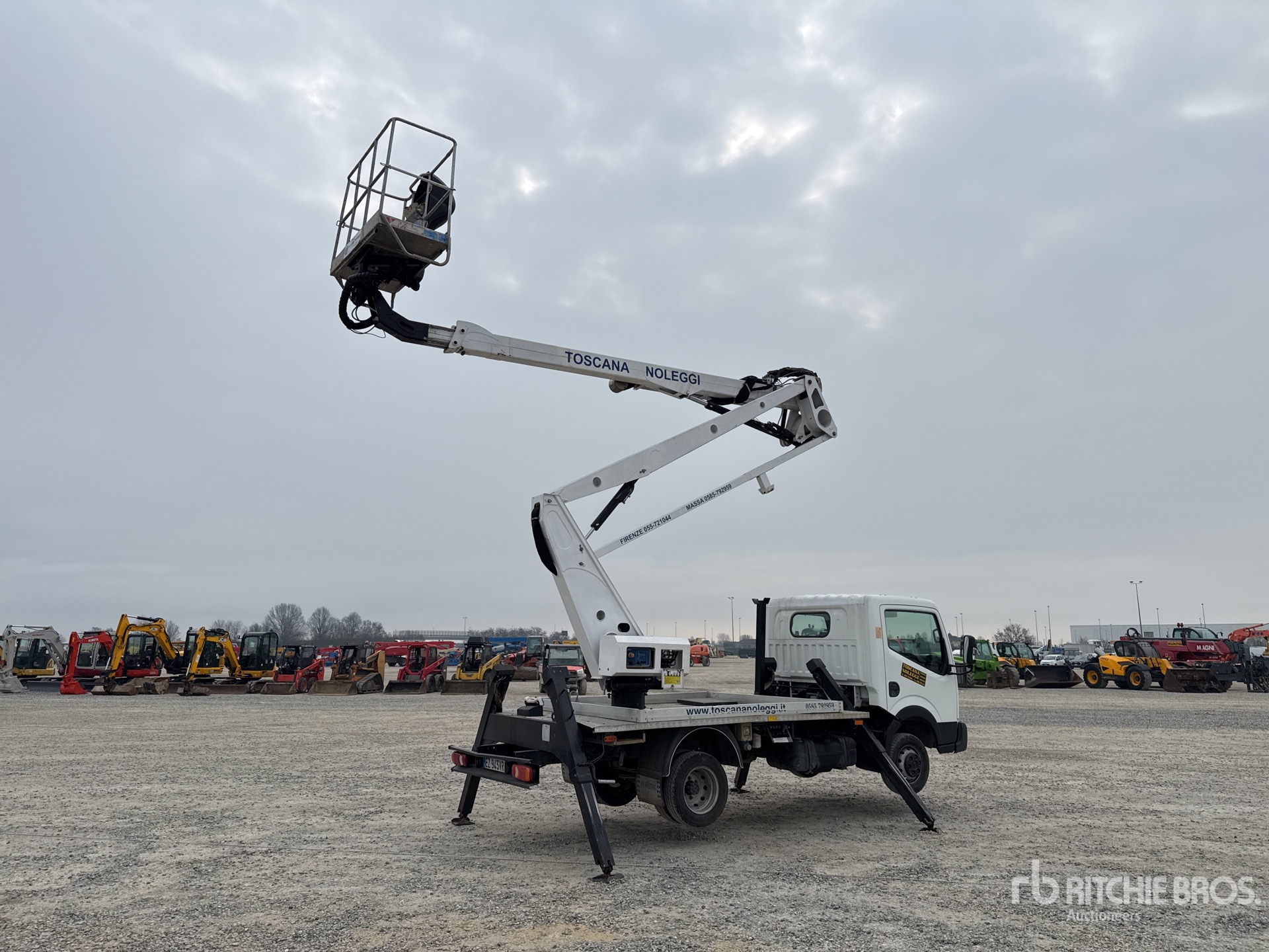 General Appearance with Foto, angolo anteriore sinistro