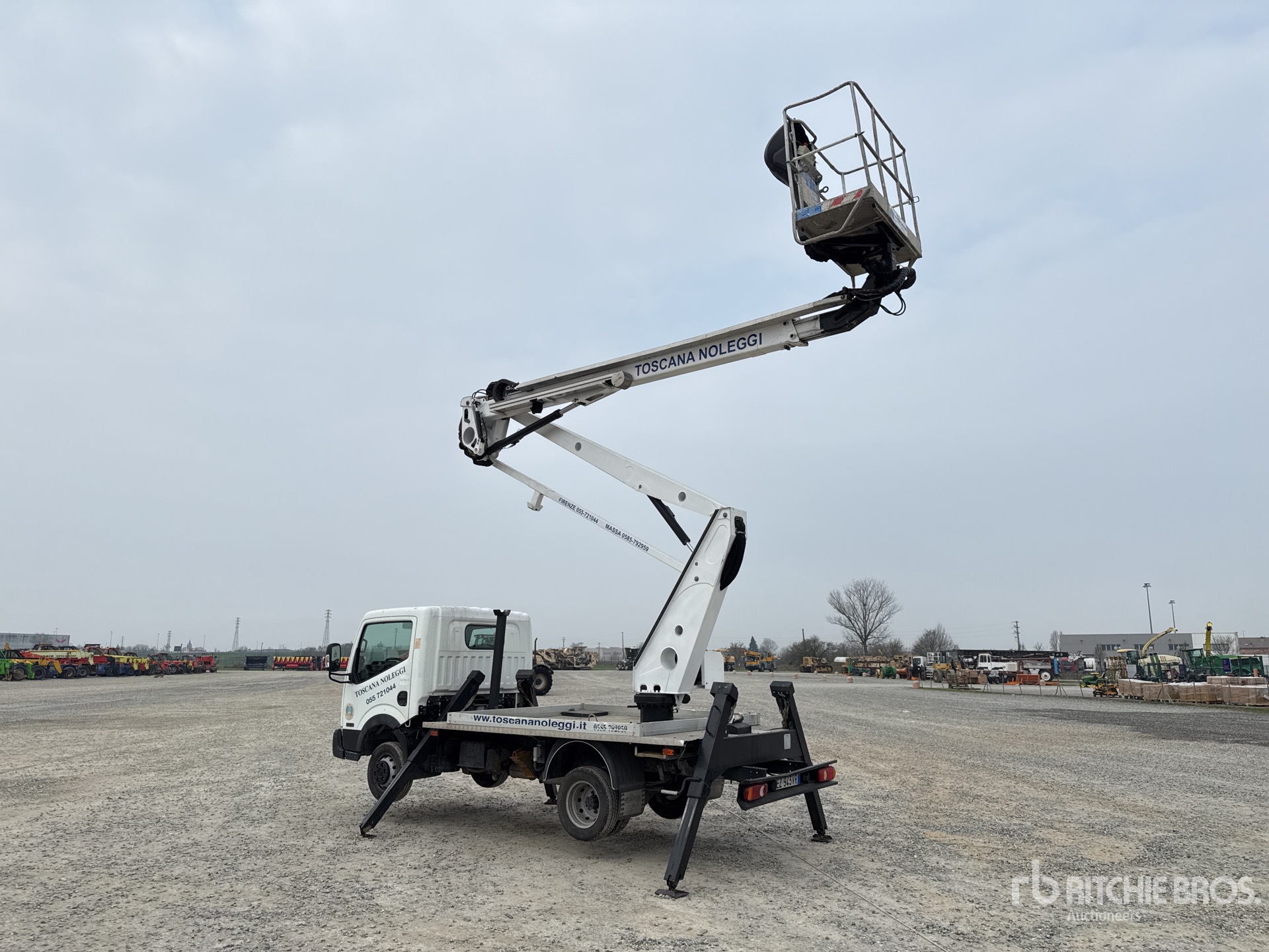 General Appearance with Foto, angolo posteriore sinistro