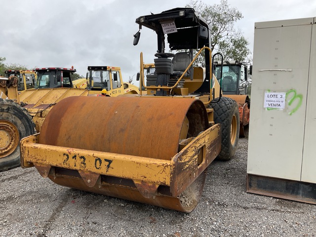2013 Cat CS533E Smooth Drum Compactor (Inoperable) 2013 Cat CS533E Smooth Drum Compactor (Inoperable)