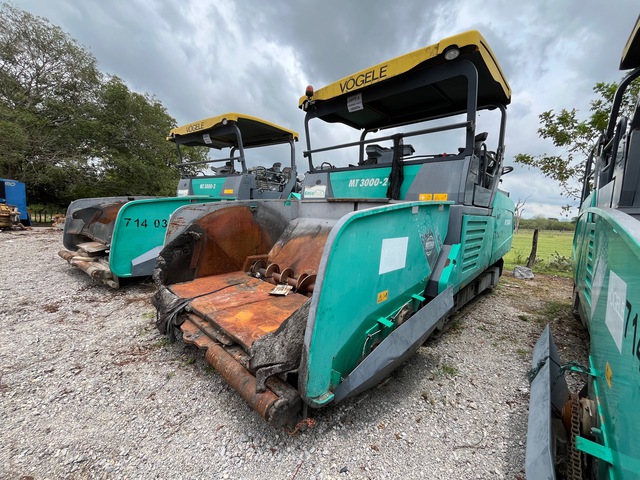 2012 Vogele MT3000 Tracked Asphalt Transfer Machine 2012 Vogele MT3000 Tracked Asphalt Transfer Machine