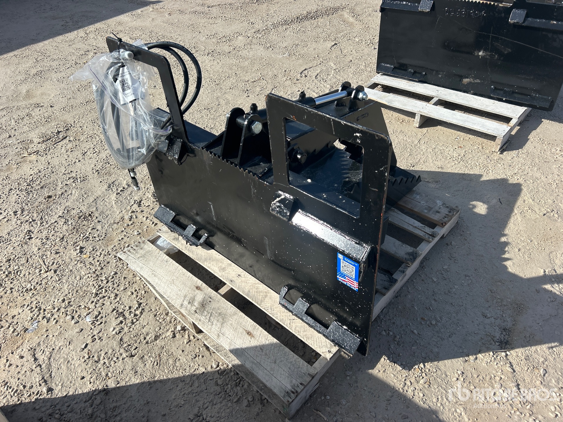 General Appearance with Foto, angolo anteriore sinistro