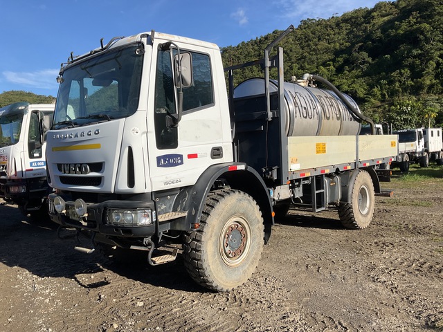 2021 Iveco Z110 4x4 Tanque de agua montado 6000 lts , bomba Flatbed Truck