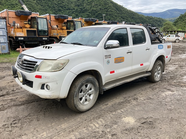 2015 Toyota Hilux 4x4 Crew Cab Pickup