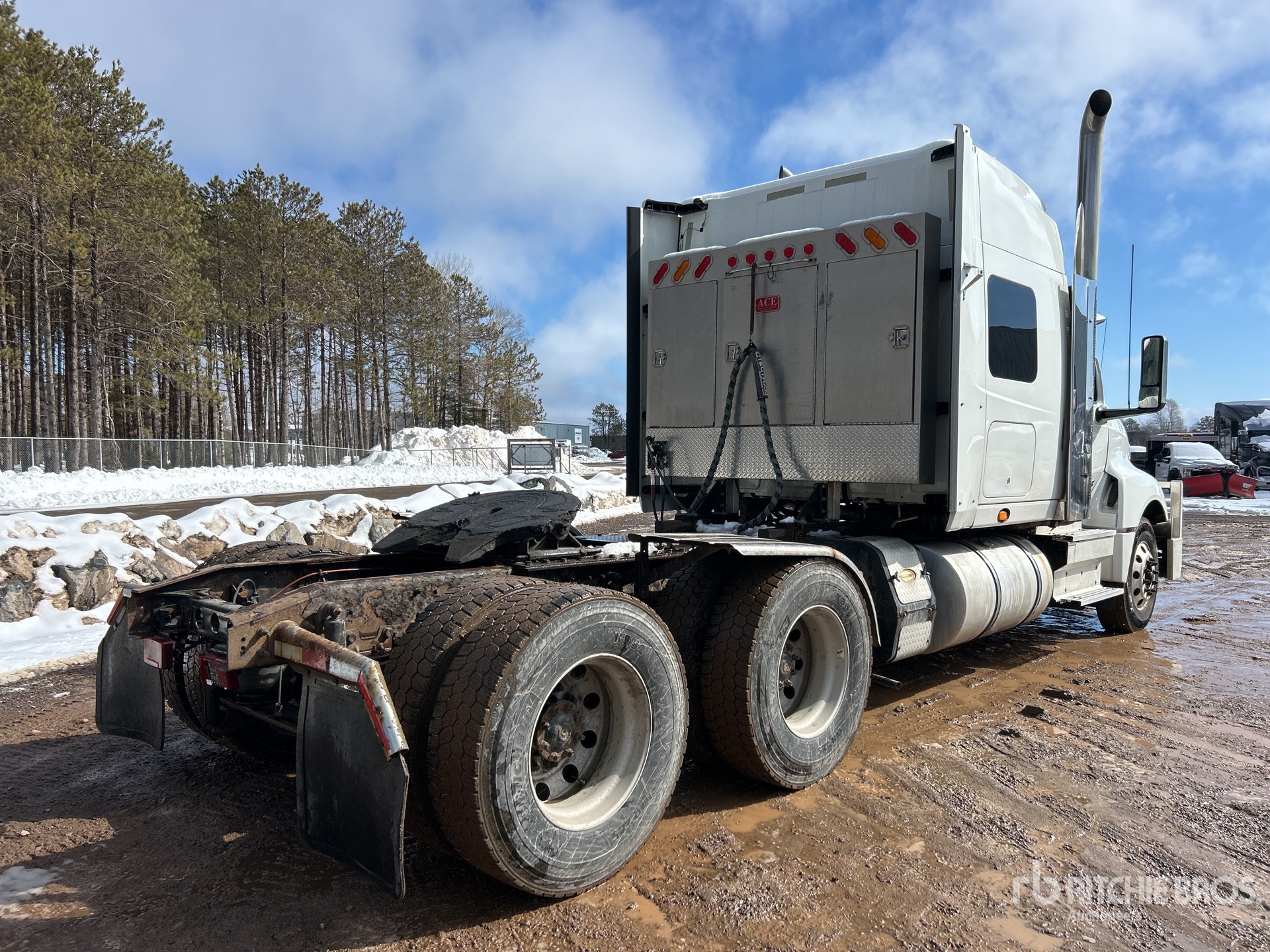 Aspect général with Image, coin arrière droit