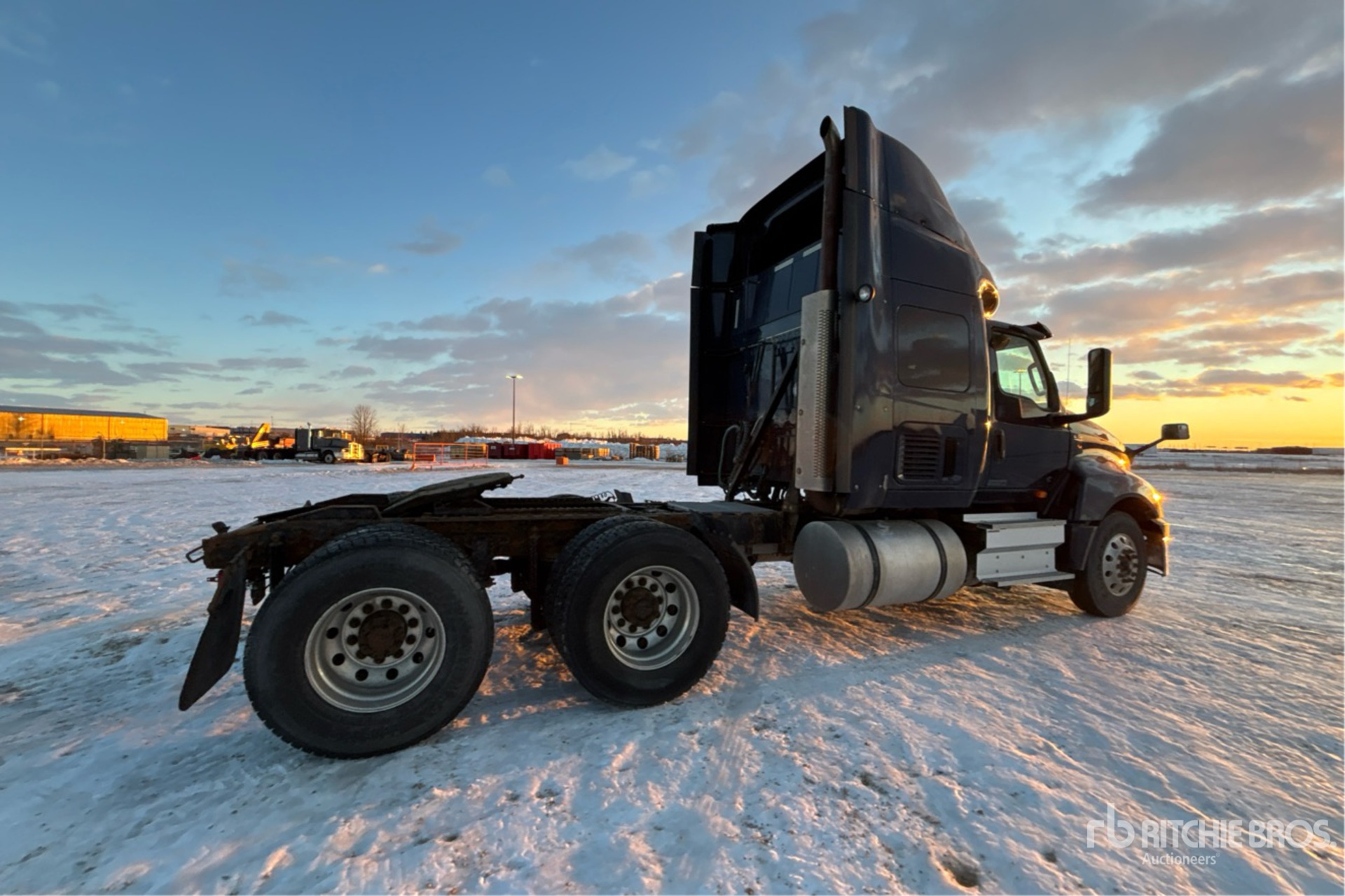 General Appearance with Imagen: esquina trasera derecha