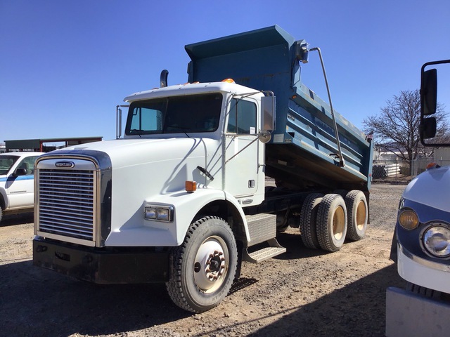 2002 Freightliner FLD 112 6x4 T/A Dump Truck 2002 Freightliner FLD 112 6x4 T/A Dump Truck