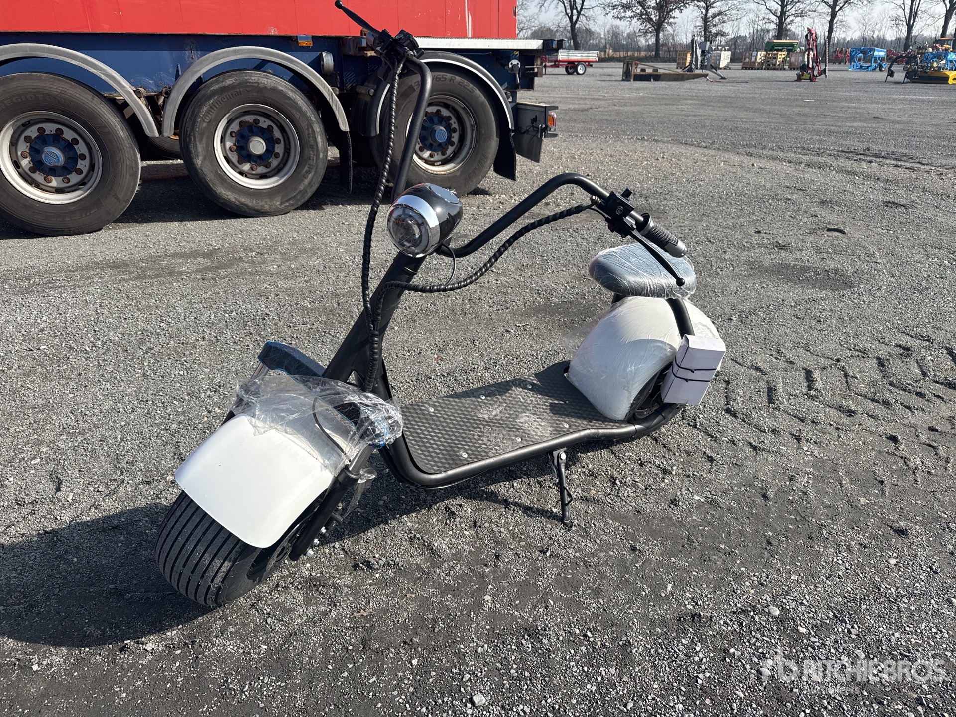 General Appearance with Picture, Left Front Corner