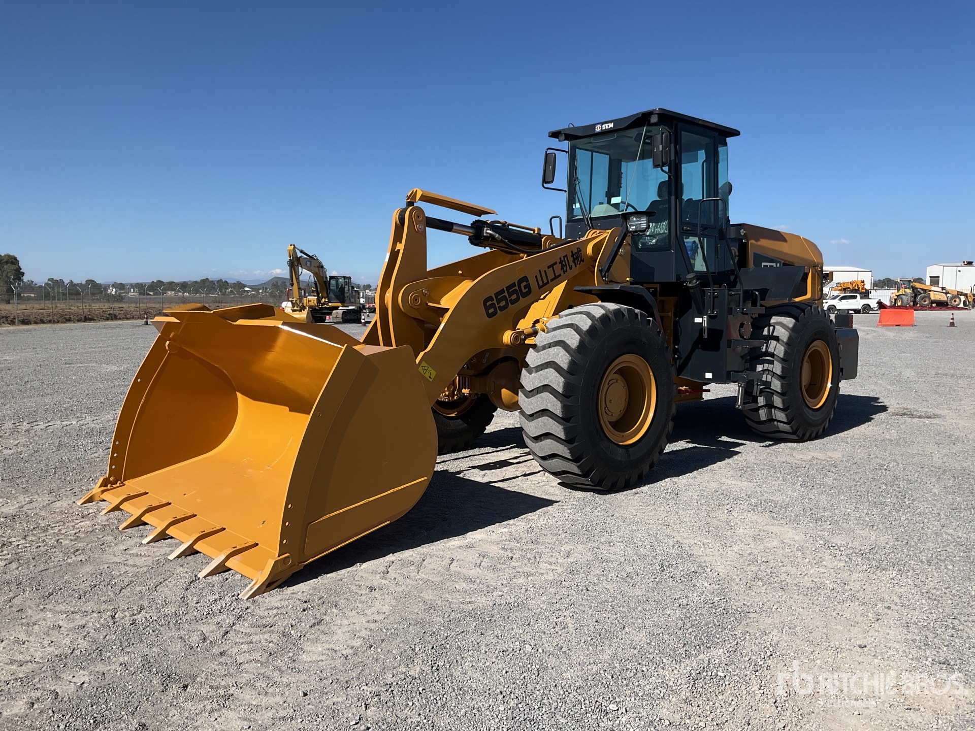 General Appearance with Foto, angolo anteriore sinistro