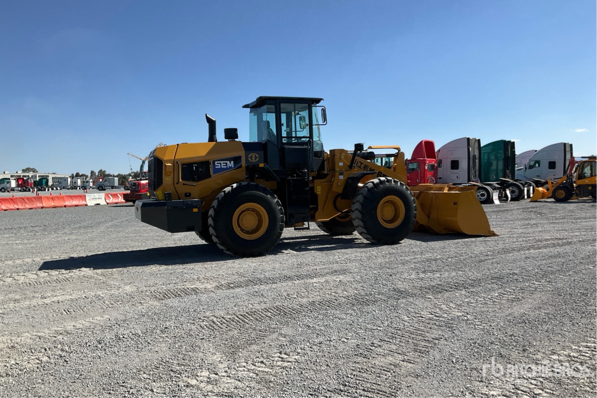 General Appearance with Foto, angolo anteriore sinistro