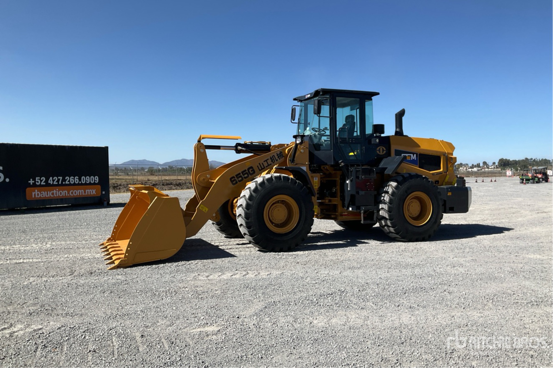 General Appearance with Foto, angolo anteriore sinistro