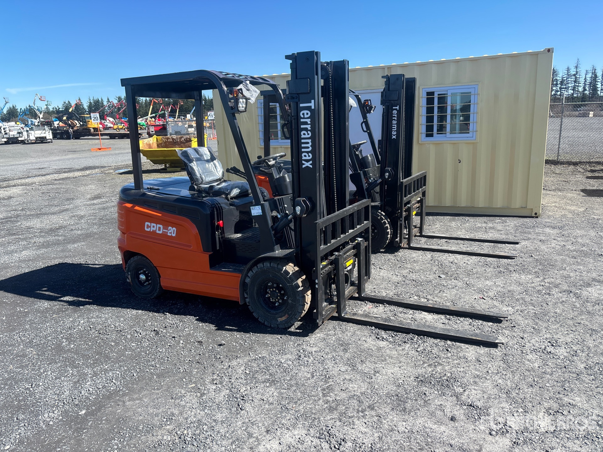 General Appearance with Picture, Right Front Corner