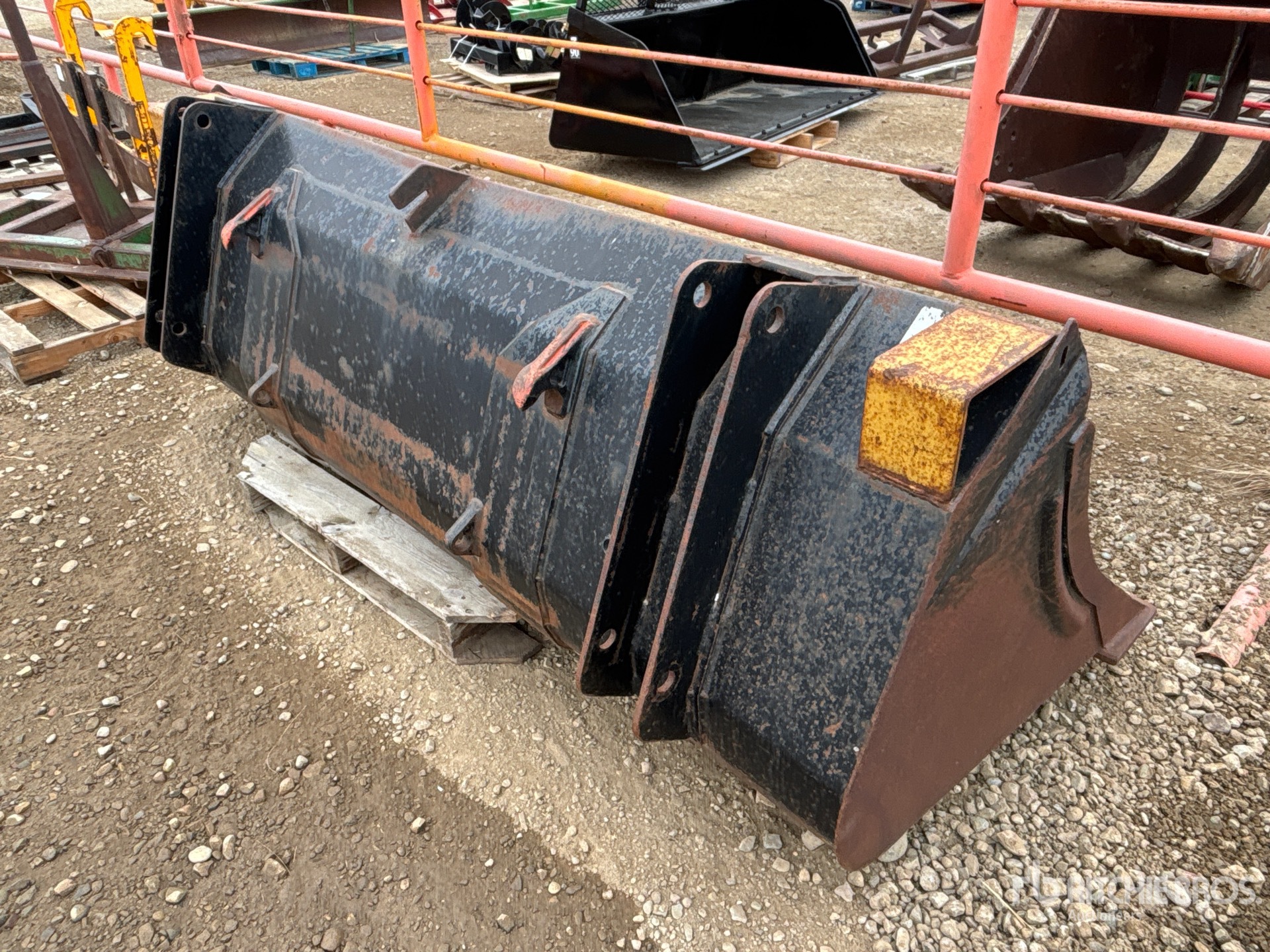 General Appearance with Bild, Ecke hinten rechts