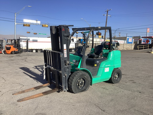 Mitsubishi FG40N 8000 lb Pneumatic Tire Forklift