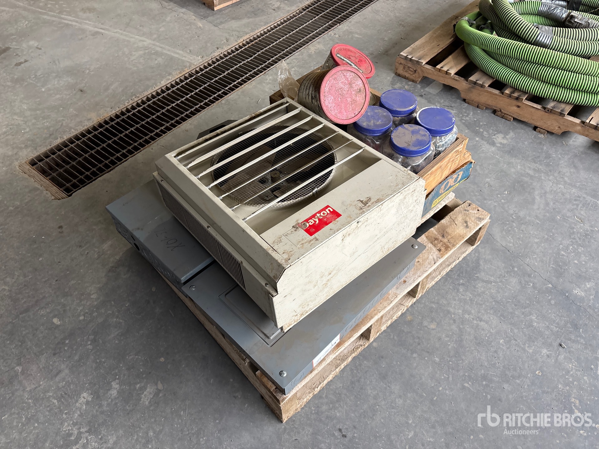 General Appearance with Image, coin avant droit