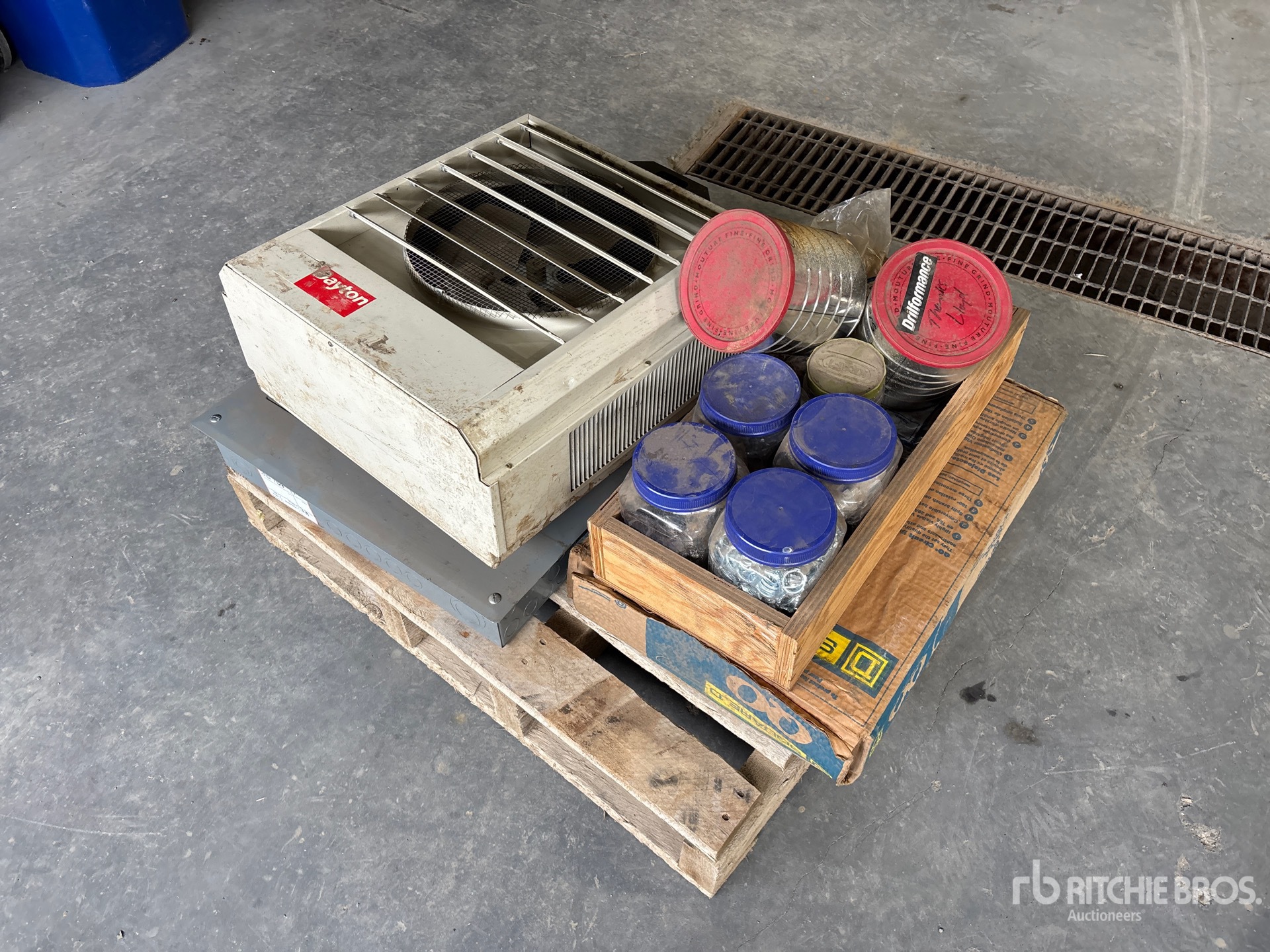 General Appearance with Image, coin avant gauche