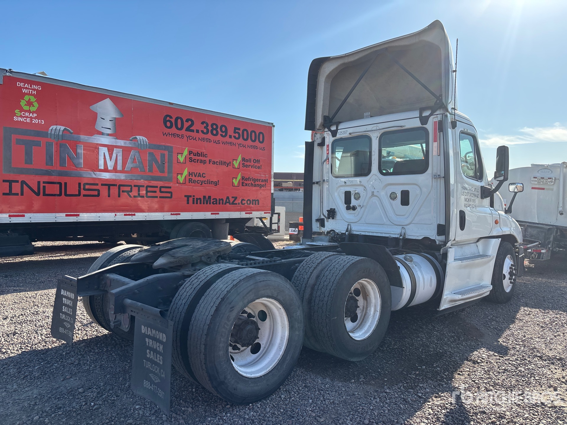 General Appearance with Foto, angolo anteriore sinistro