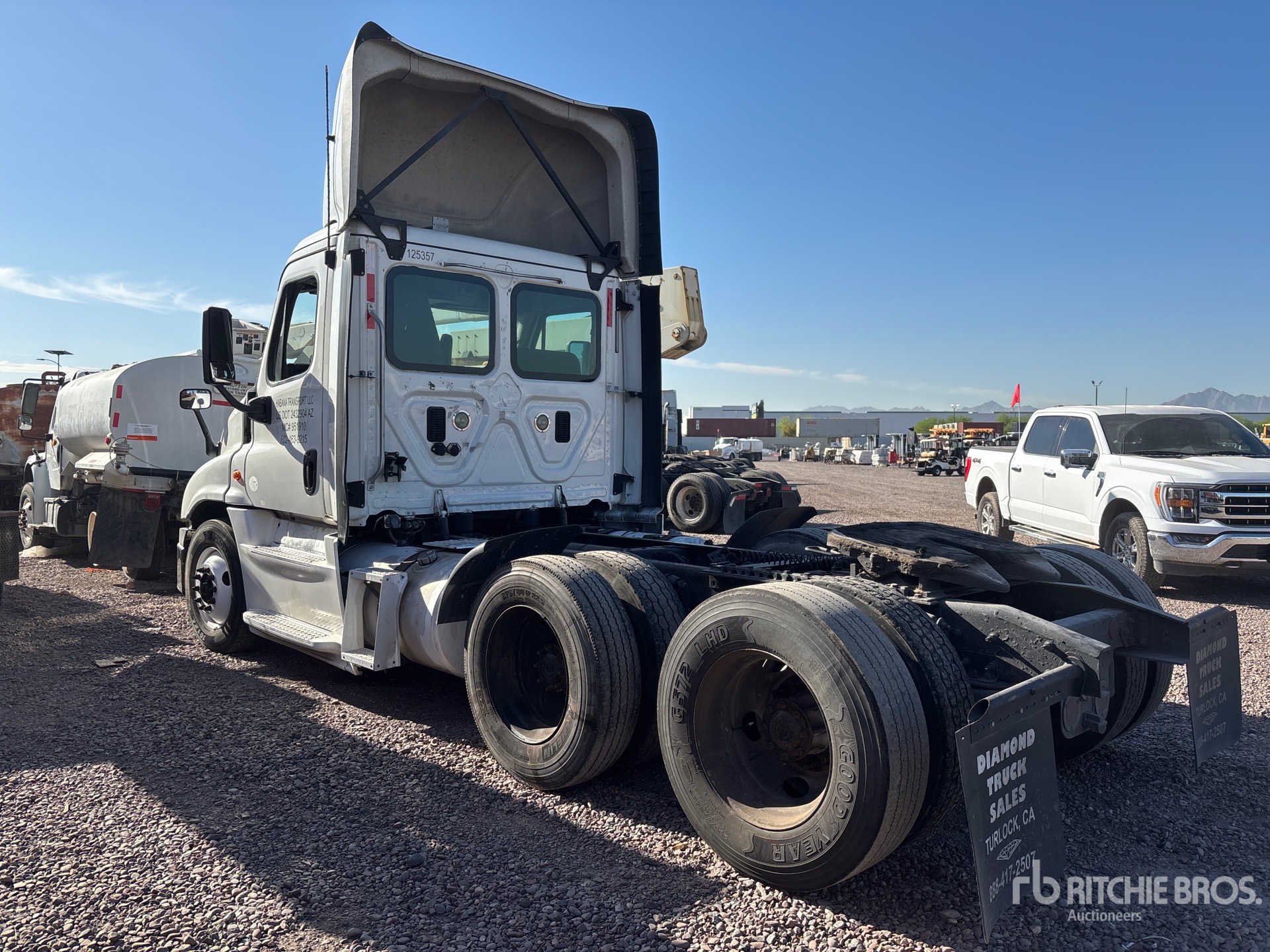 General Appearance with Foto, angolo posteriore sinistro