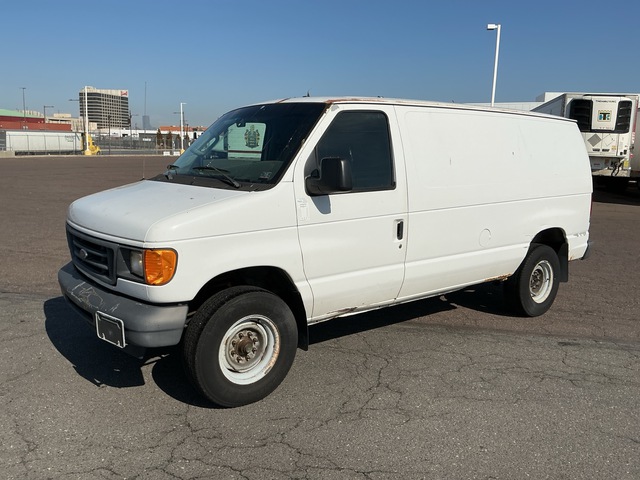 2006 Ford E-350 4x2 Van Truck
