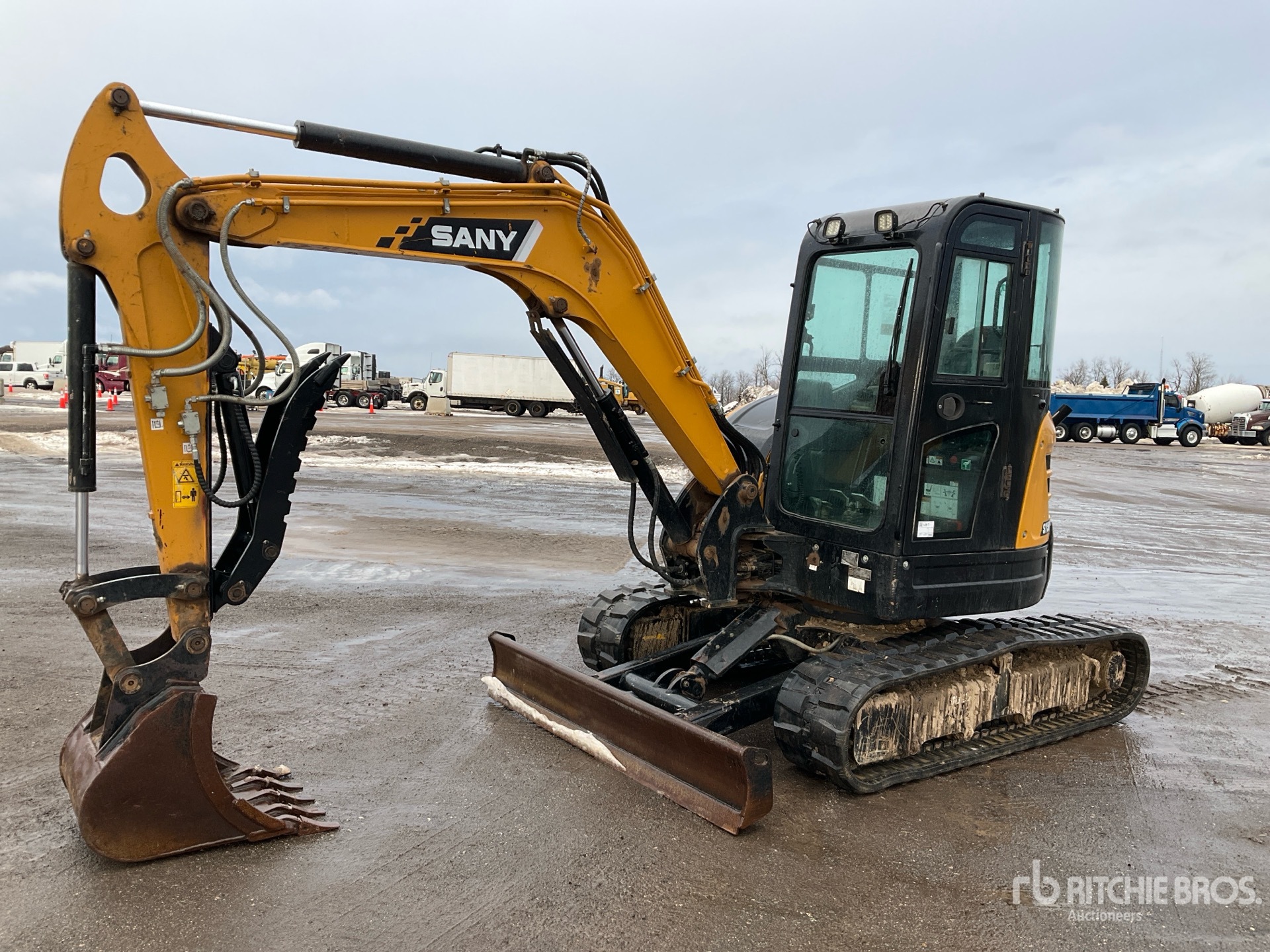 General Appearance with Picture, Left Front Corner