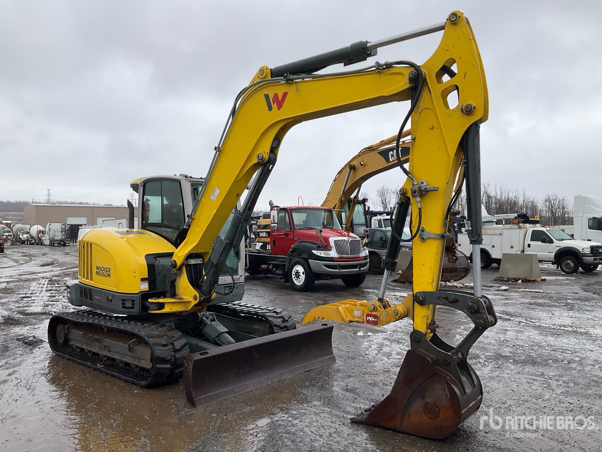 General Appearance with Picture, Right Front Corner