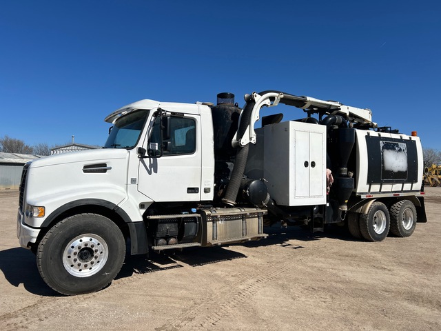 2011 Aquatech X-10 on 2011 Volvo VHD64B 6x4 Vacuum Excavator Truck
