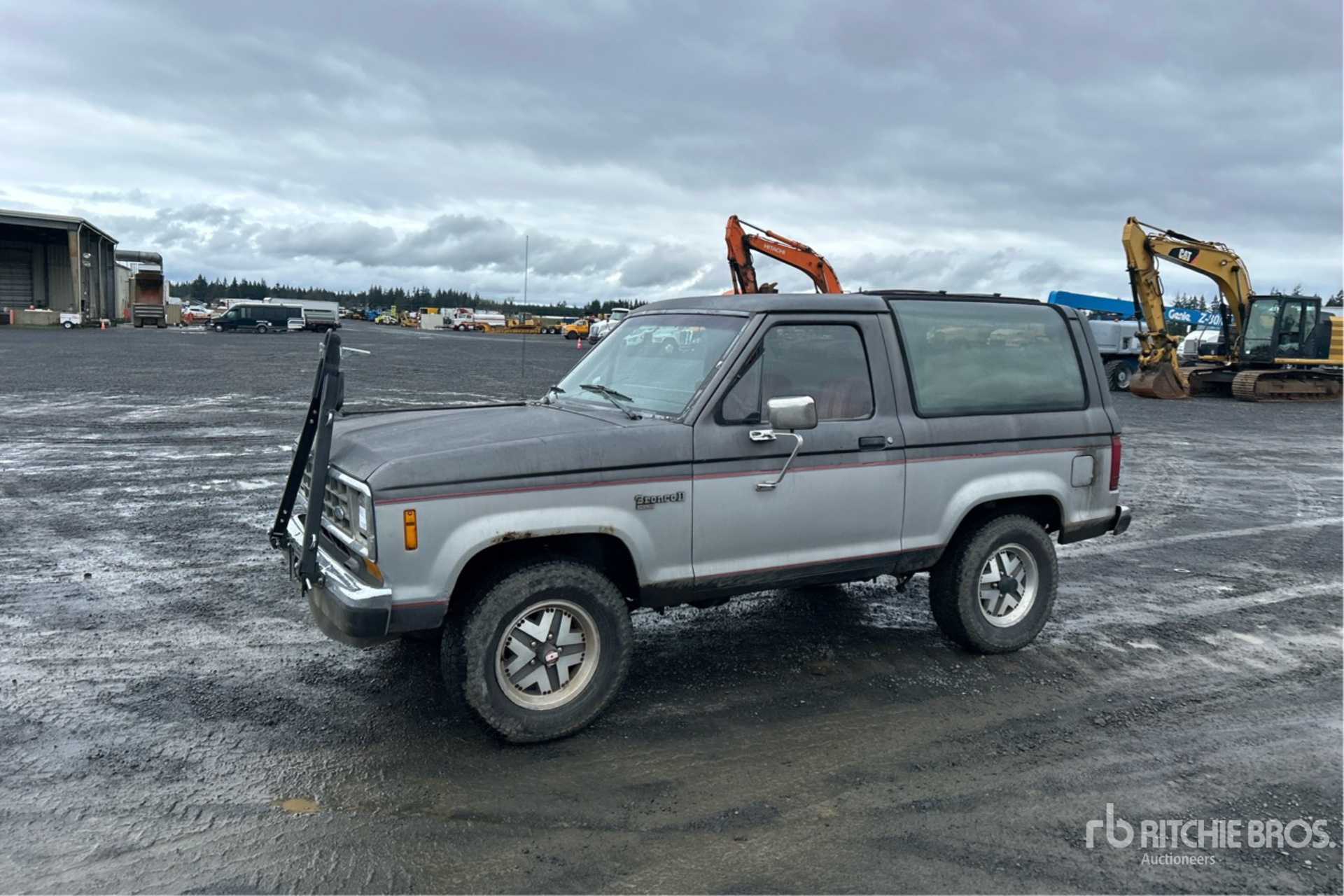 General Appearance with Picture, Left Front Corner