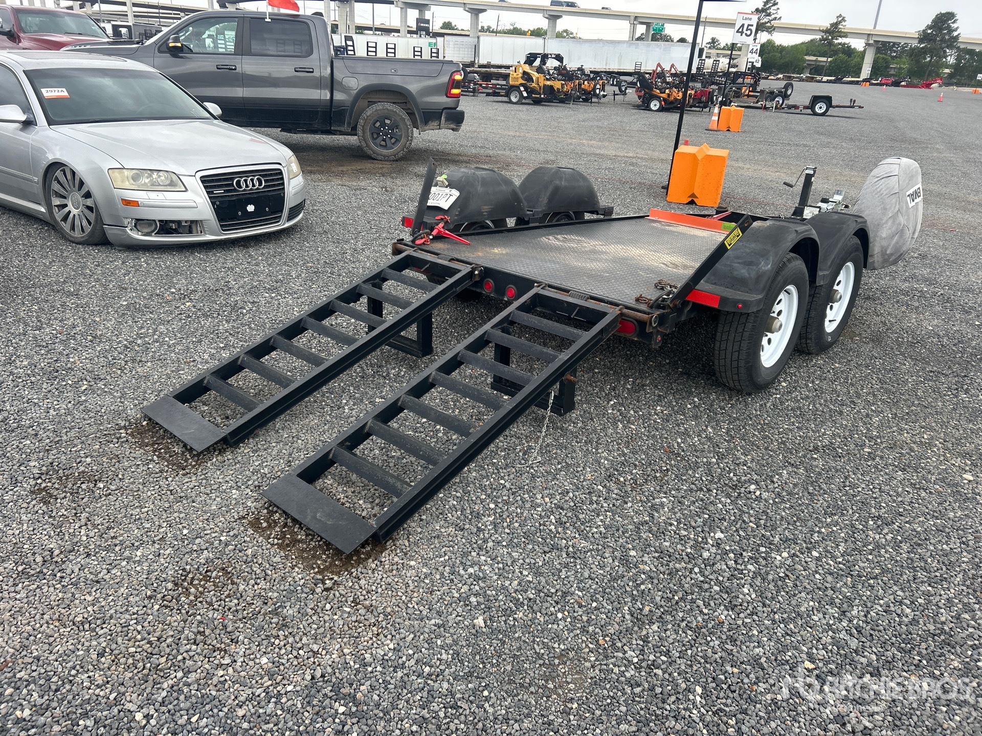 General Appearance with Bild, Ecke hinten rechts