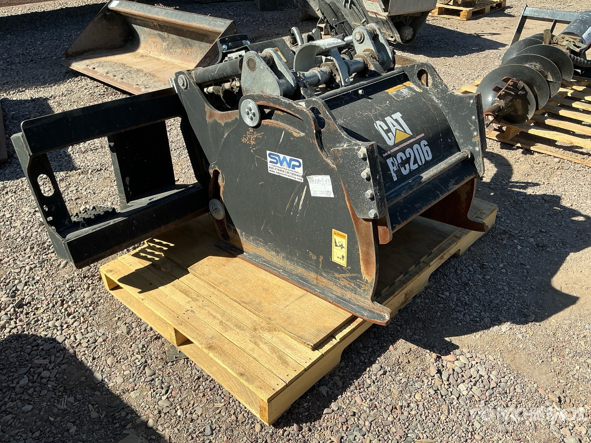 General Appearance with Picture, Right Front Corner