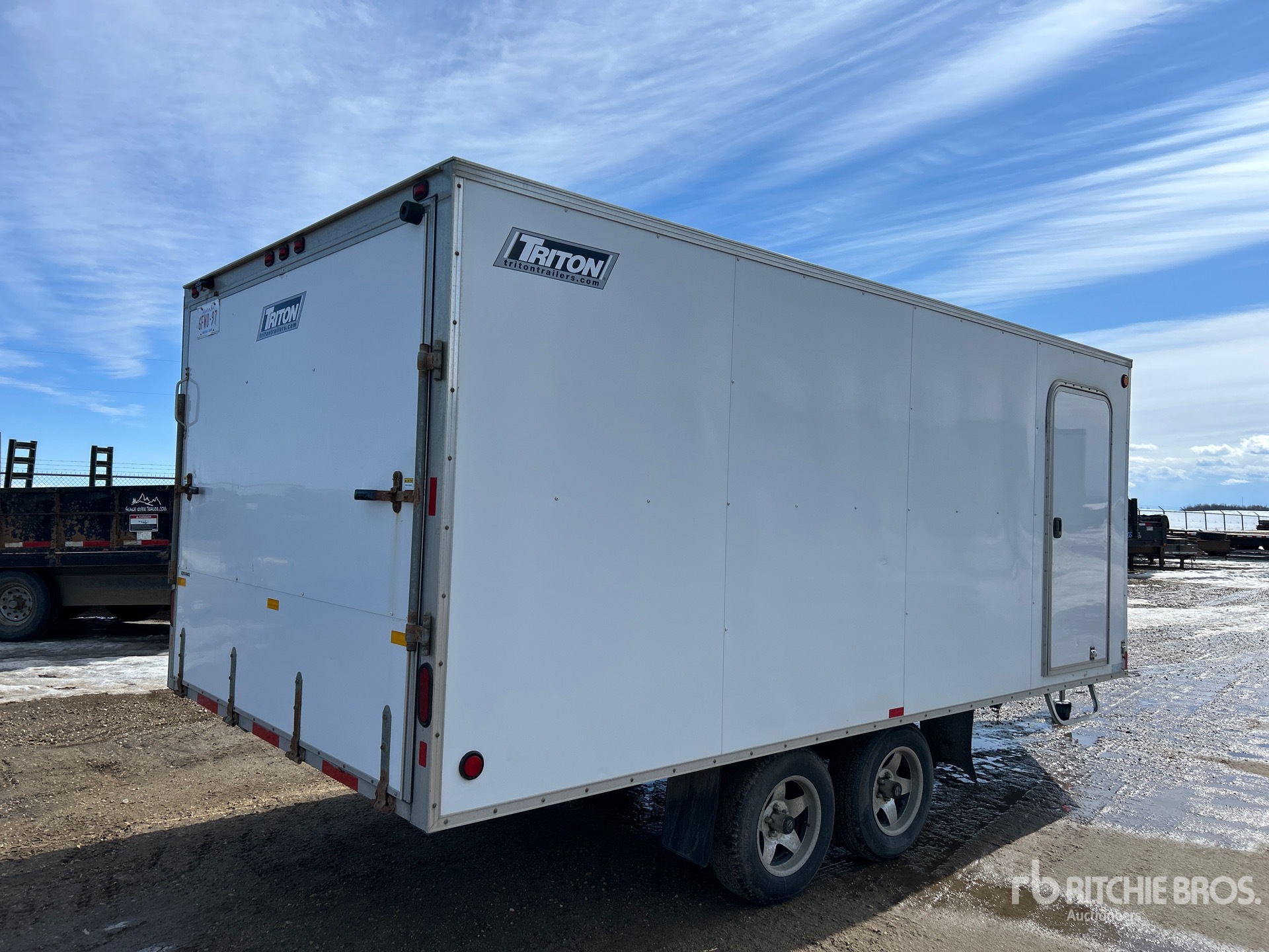 Aspect général with Image, coin arrière droit