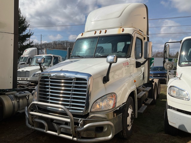 2018 Freightliner Cascadia 125 6x4 T/A Day Cab Truck Tractor
