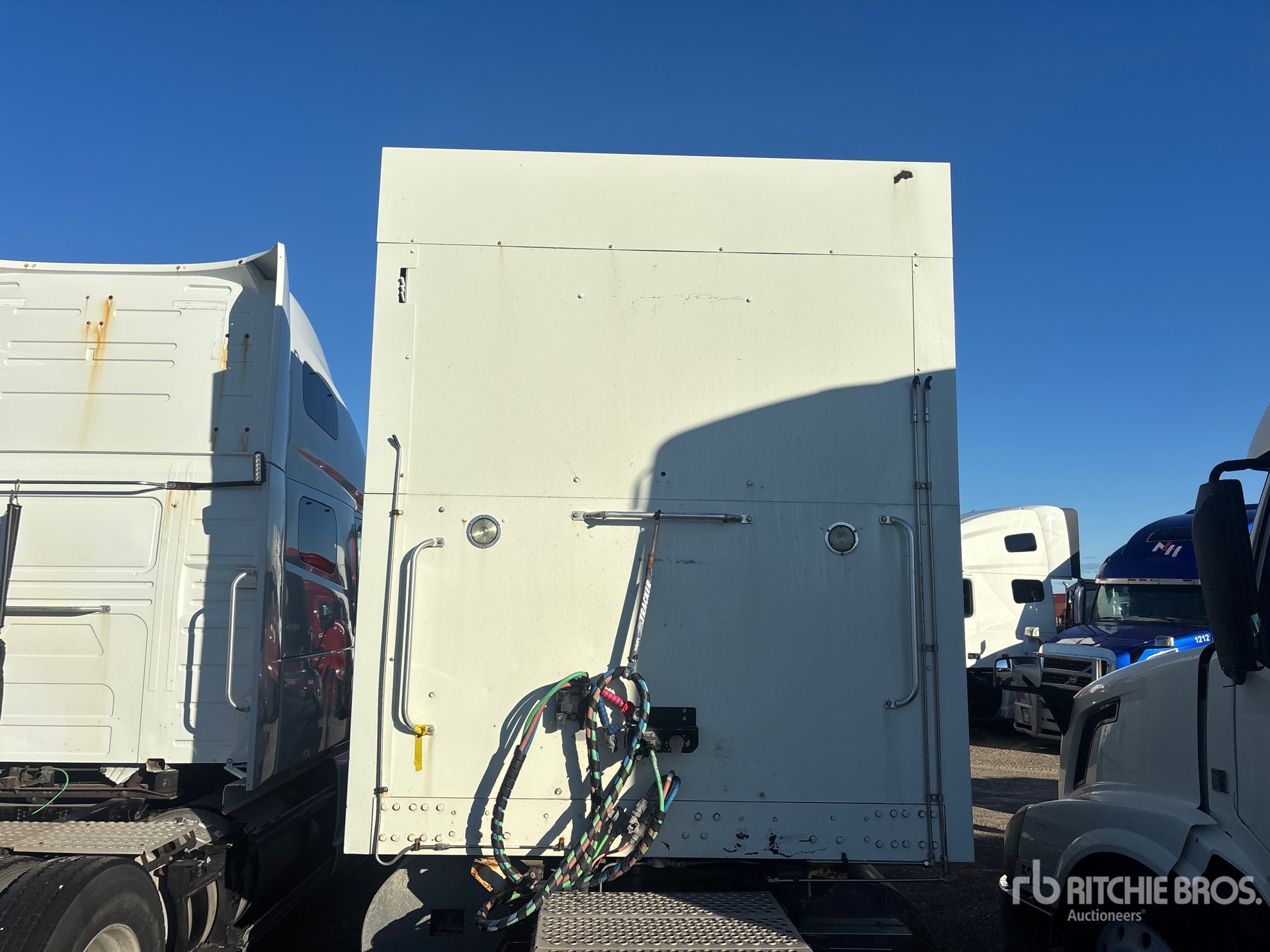 2016 Freightliner CASCADIA 113
