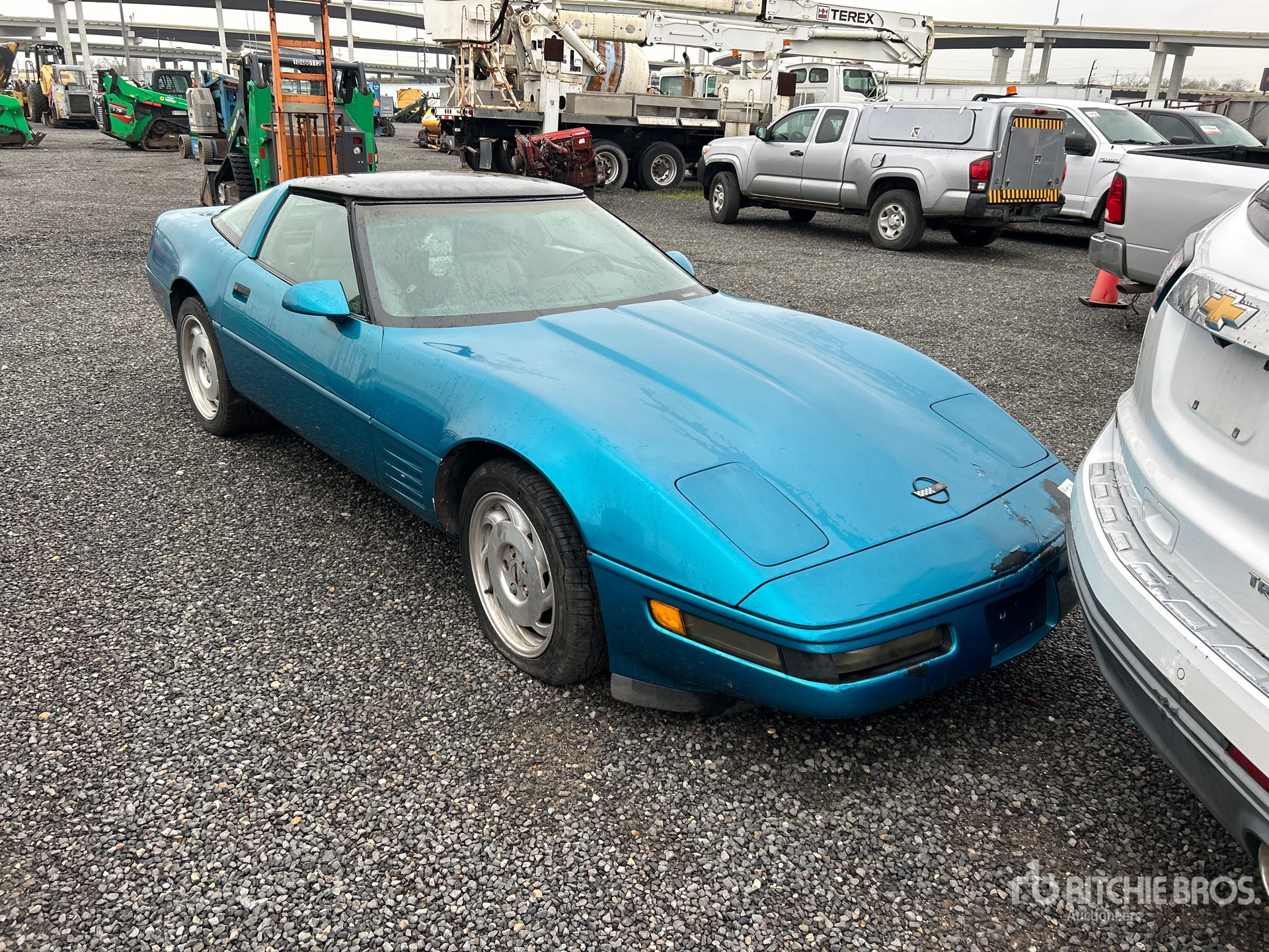 General Appearance with Picture, Right Front Corner