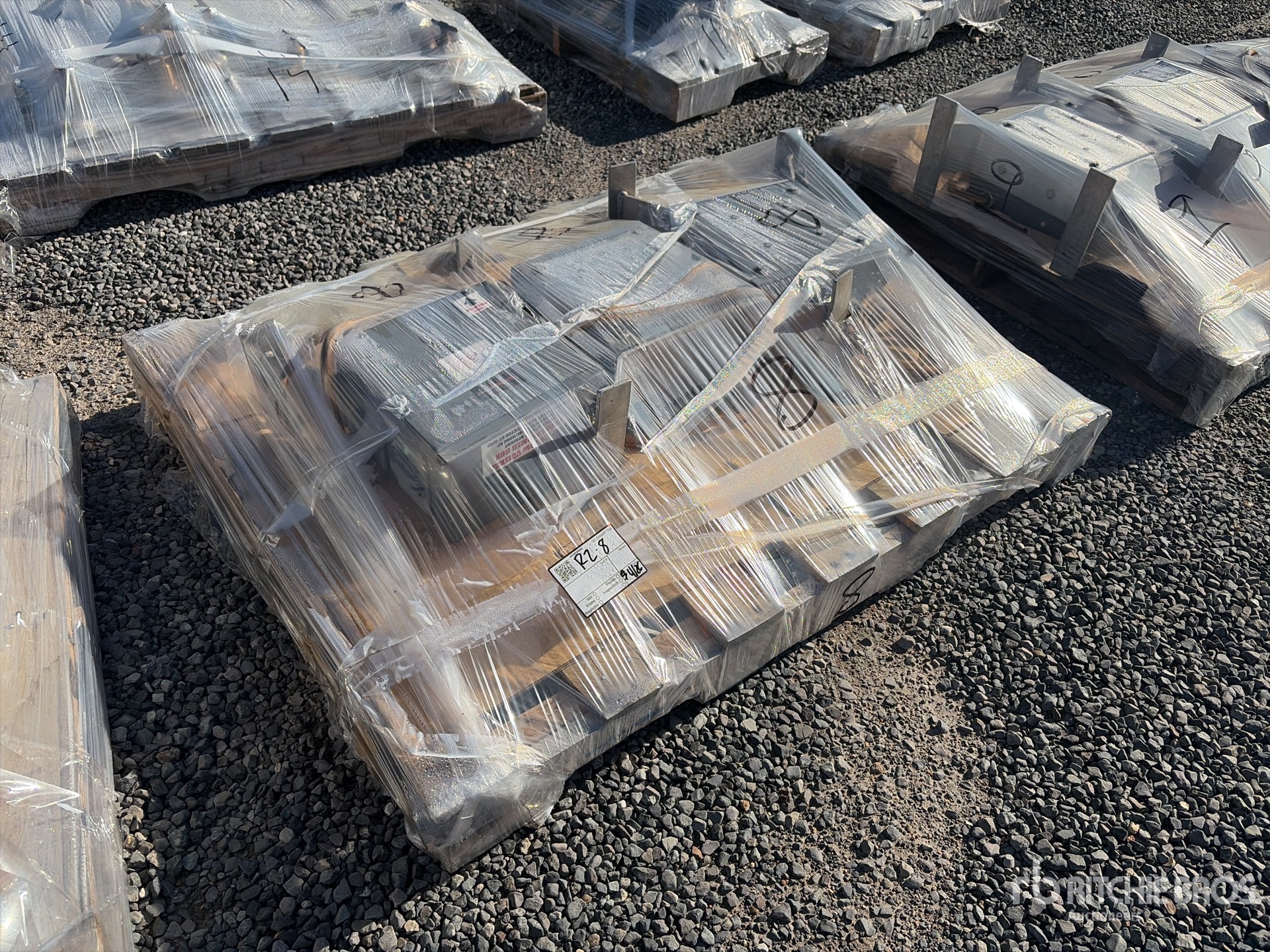 General Appearance with Bild, Ecke hinten links