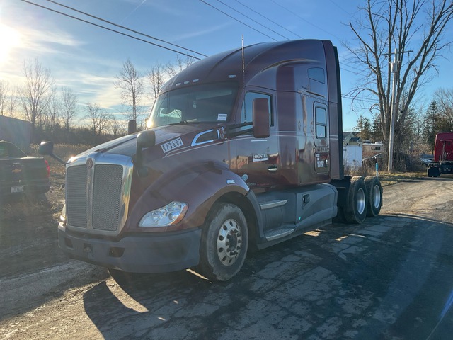 2015 Kenworth T600B 6x4 T/A Sleeper Truck Tractor 2015 Kenworth T600B 6x4 T/A Sleeper Truck Tractor
