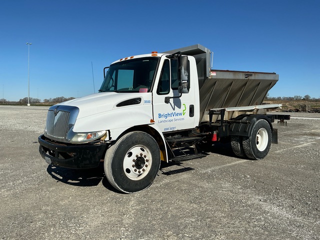 2011 (unverified) International 4300 4x2 Spreader Truck