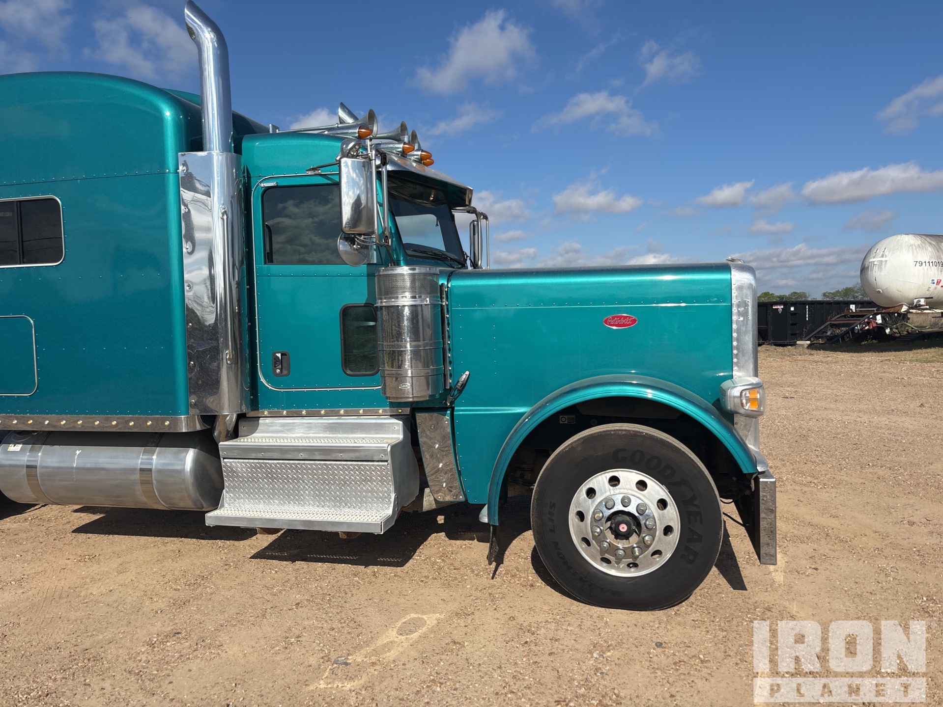 2018 Peterbilt 389