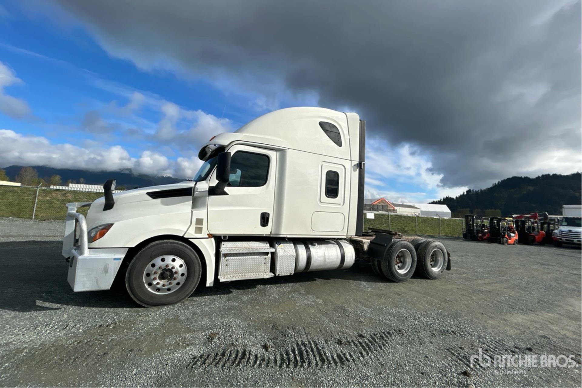 General Appearance with Bild, Ecke vorne links