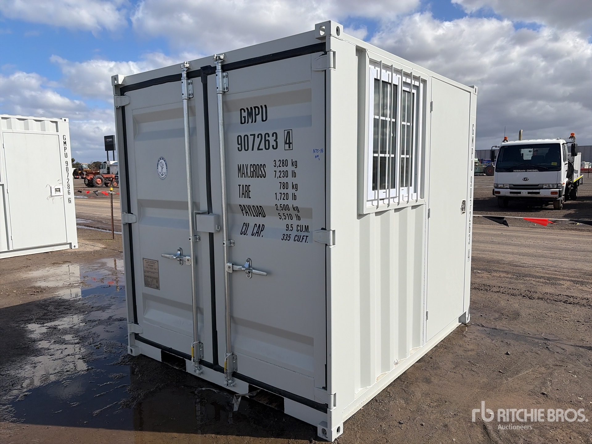 General Appearance with Bild, Ecke vorne links