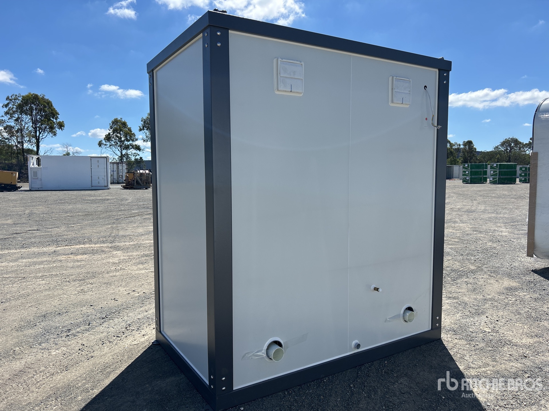 General Appearance with Foto, angolo posteriore sinistro