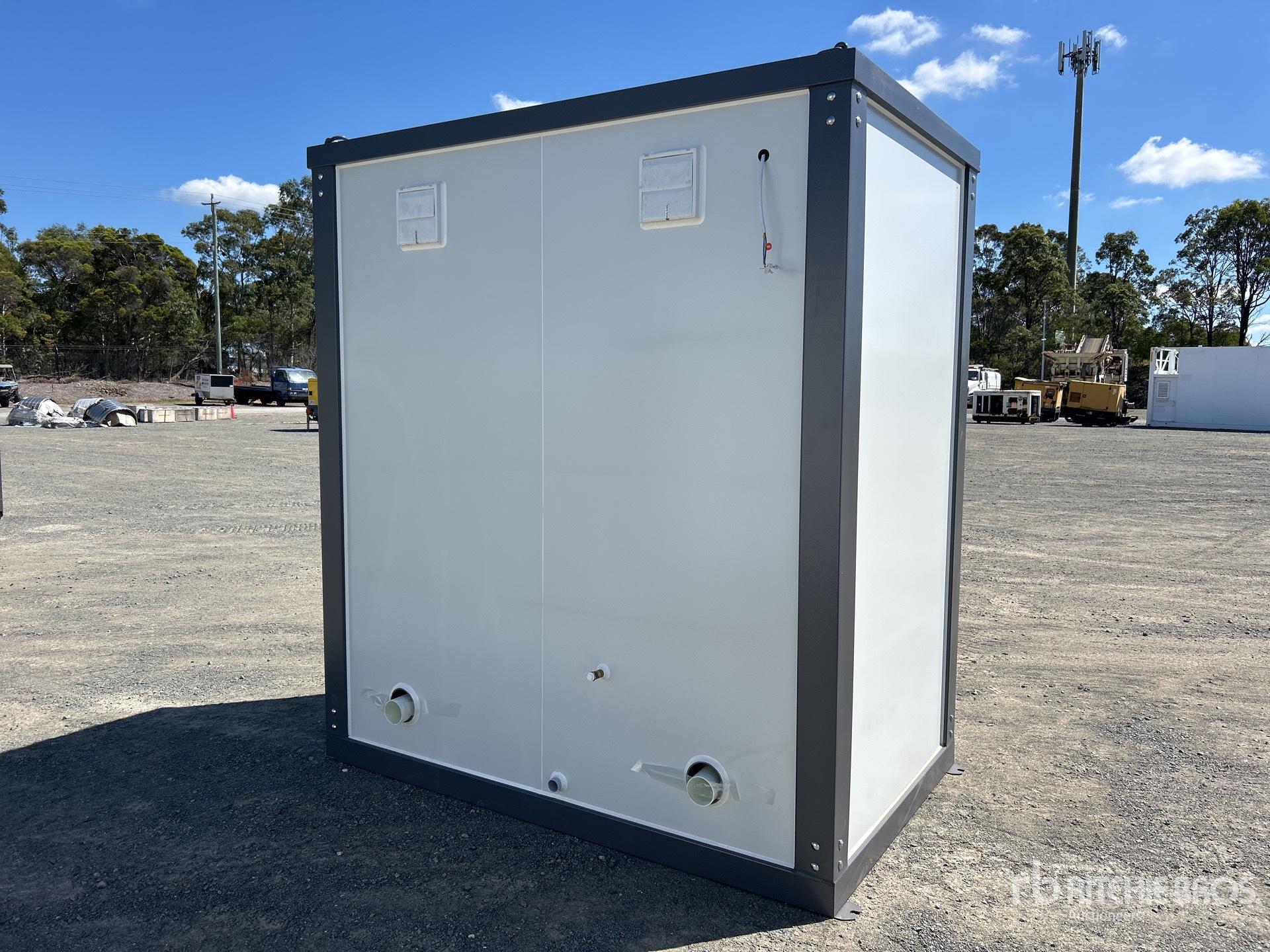 General Appearance with Foto, angolo anteriore sinistro