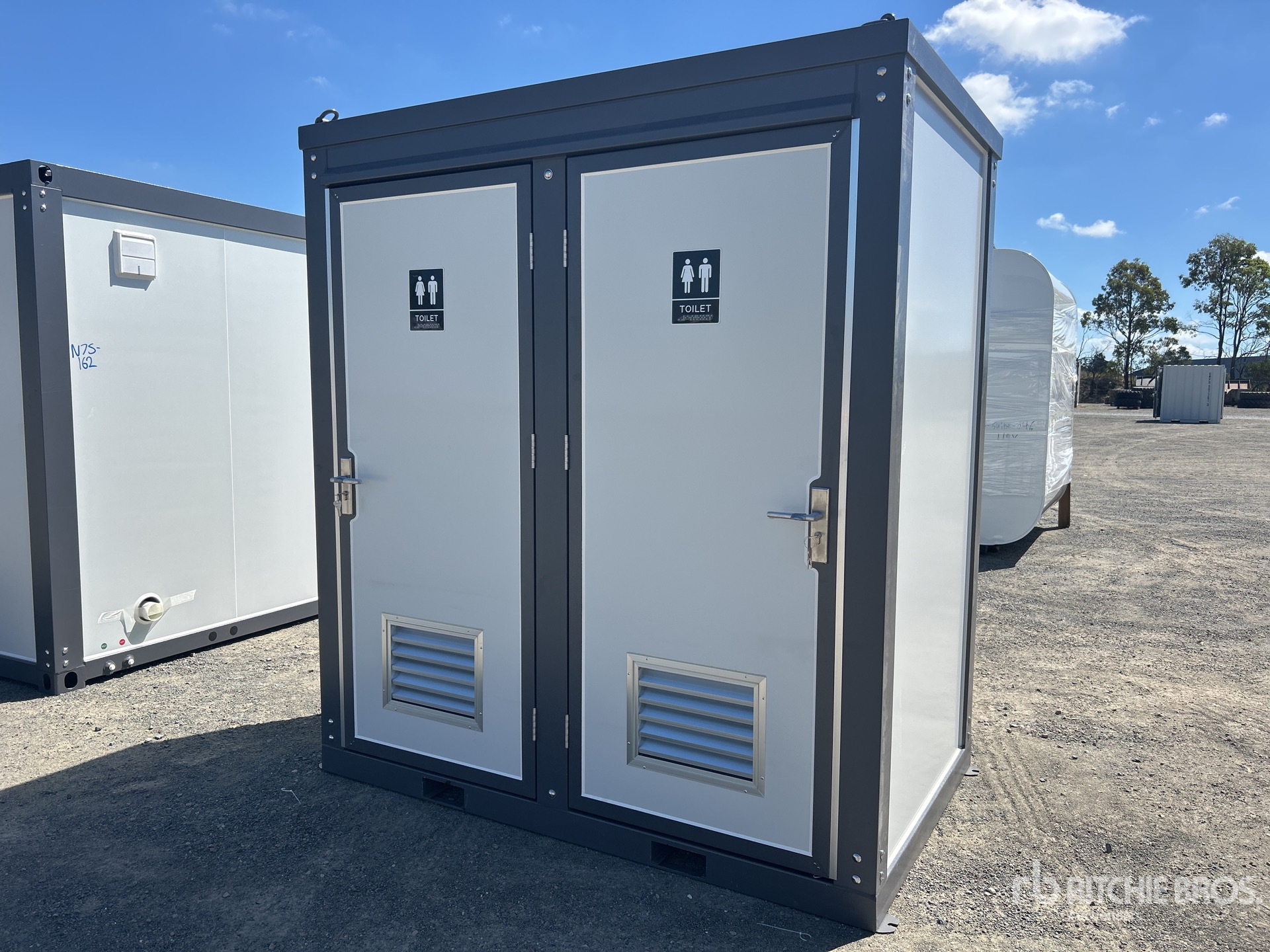 General Appearance with Foto, angolo anteriore sinistro