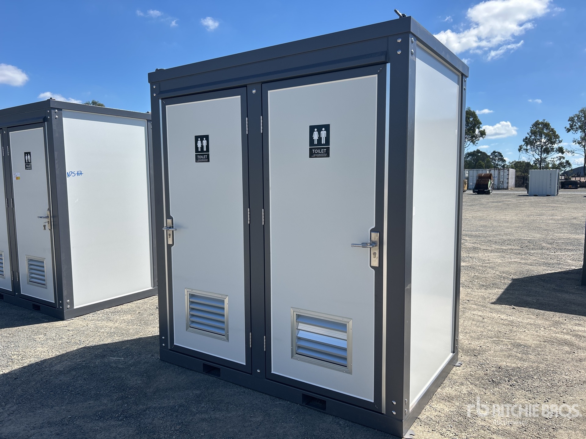 General Appearance with Foto, angolo anteriore sinistro