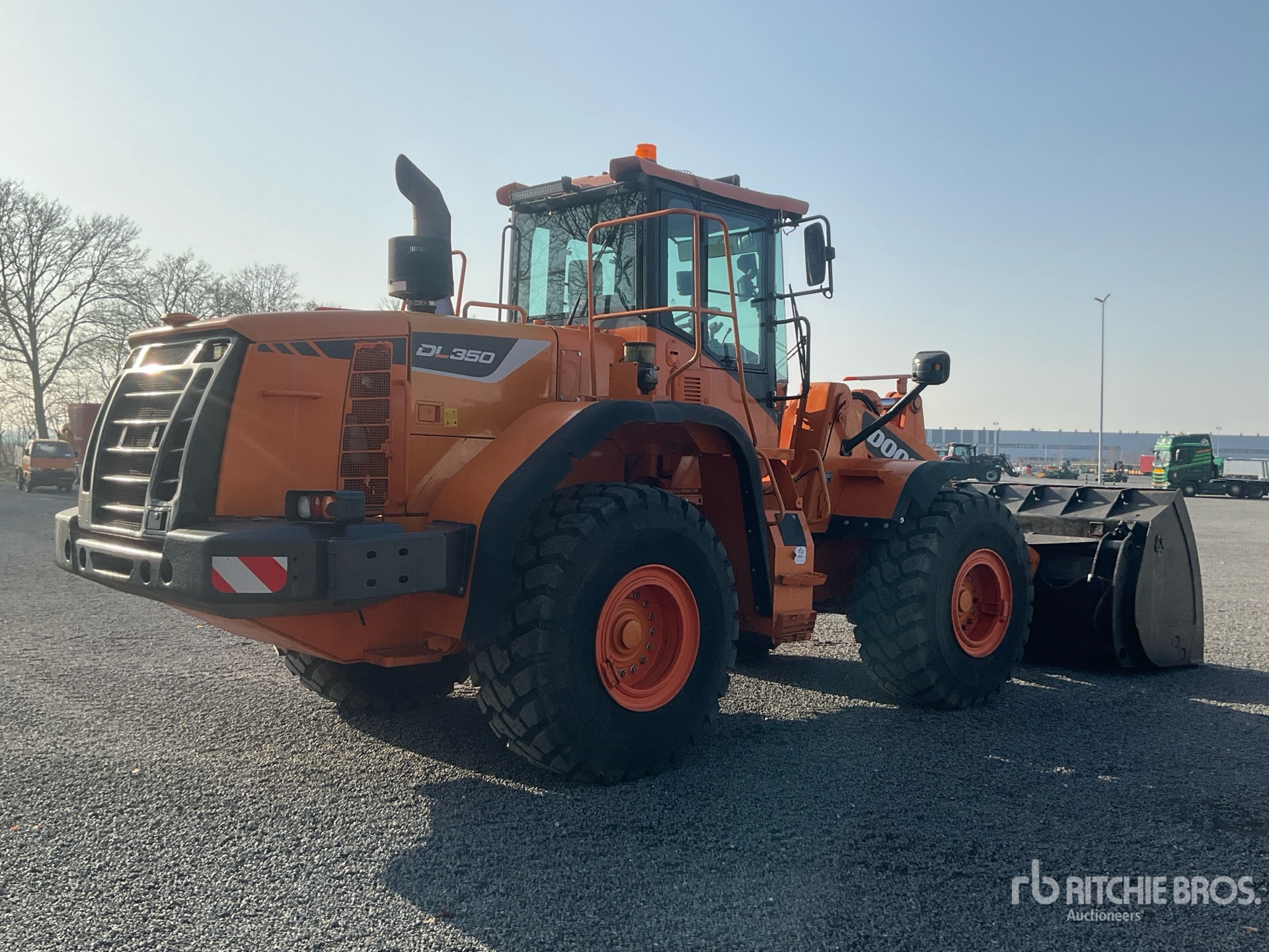 General Appearance with Imagen: esquina trasera derecha