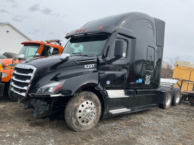 2022 Freightliner Cascadia 126 6x4 T/A Sleeper Truck Tractor (Inoperable)