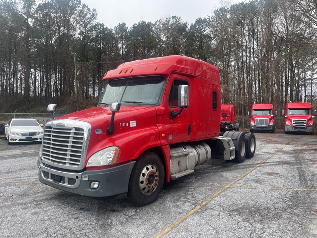 2019 Freightliner Cascadia 6x4 T/A Sleeper Truck Tractor
