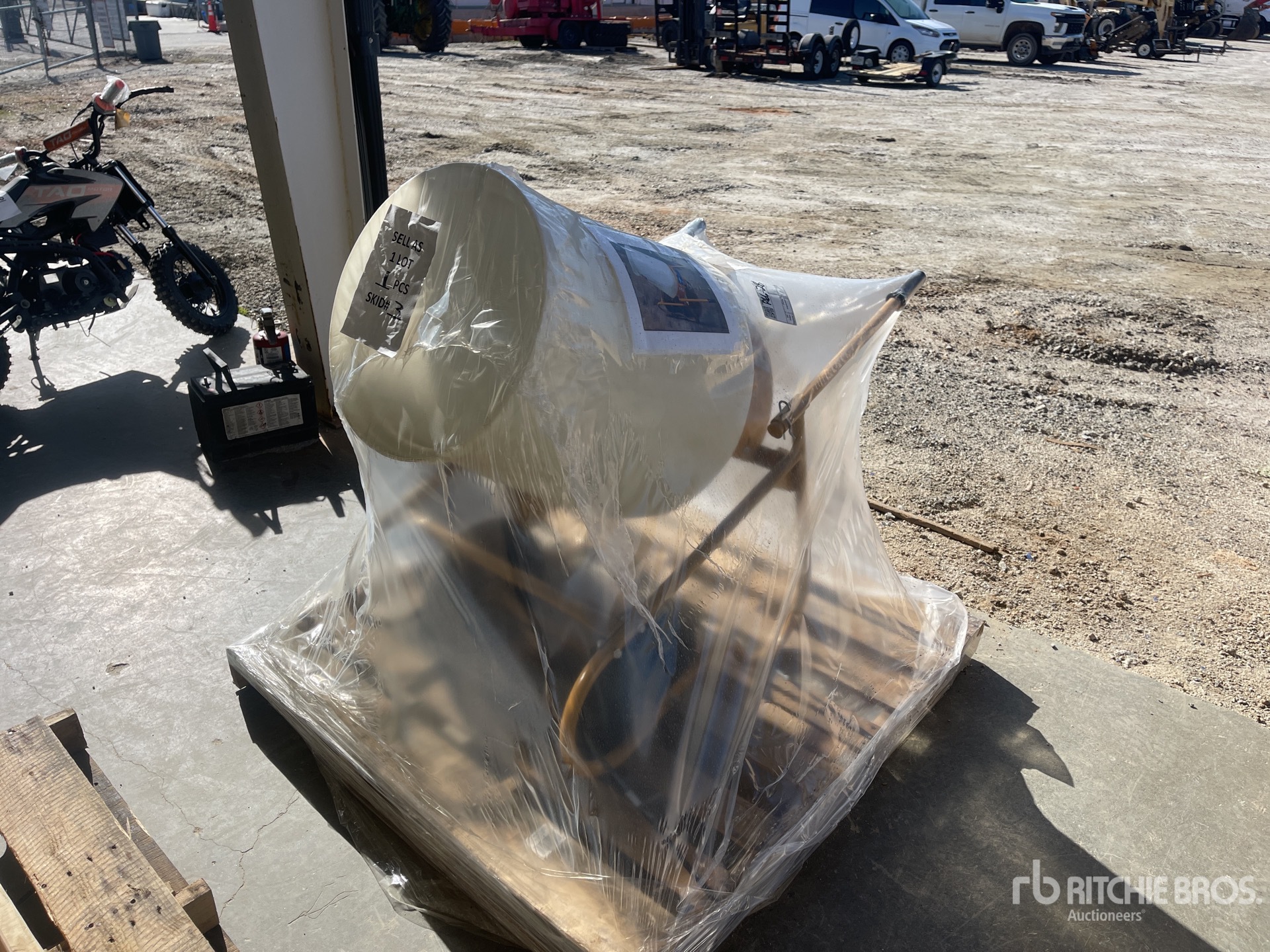 General Appearance with Picture, Left Front Corner