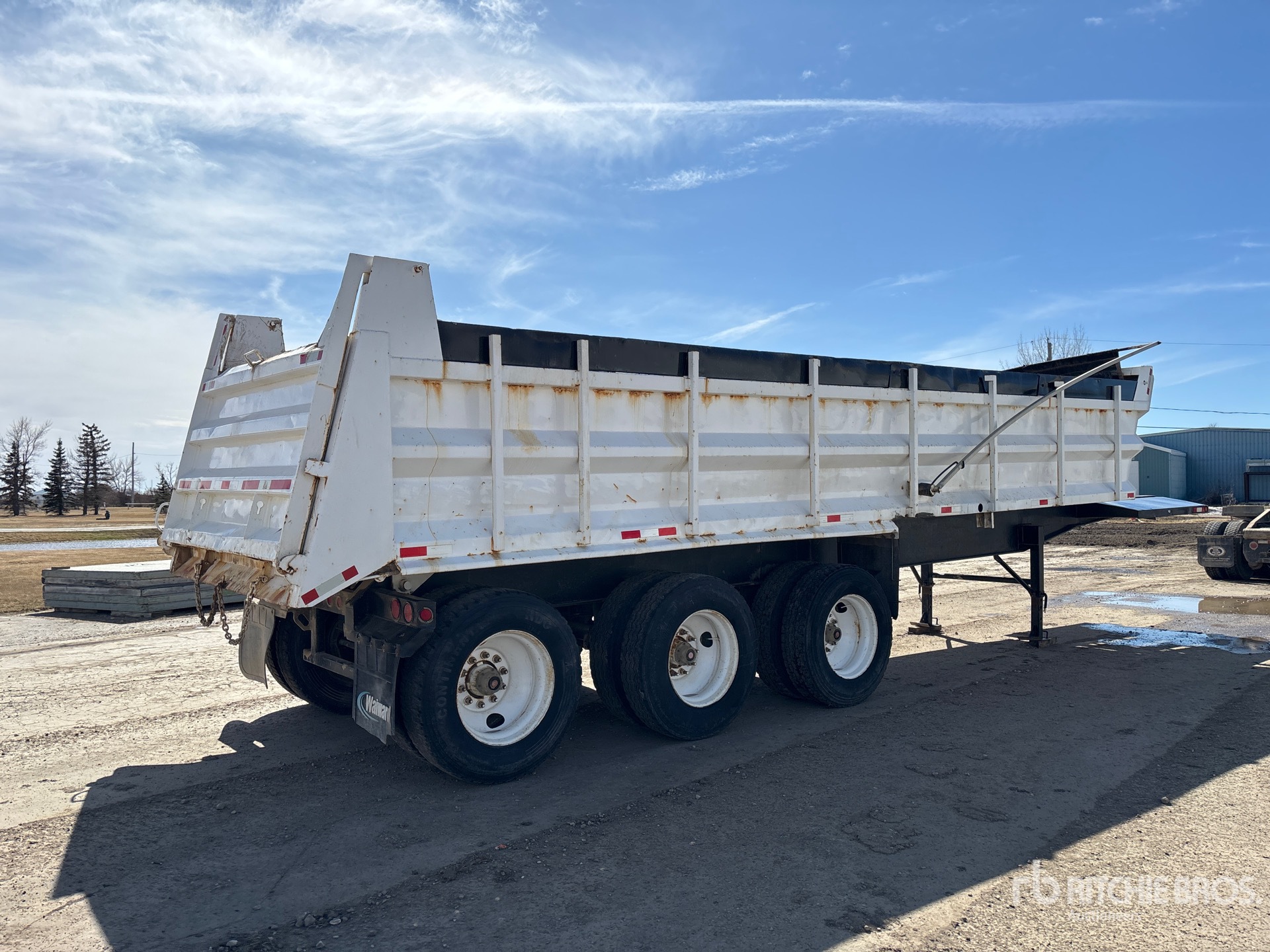 General Appearance with Imagen: esquina trasera derecha