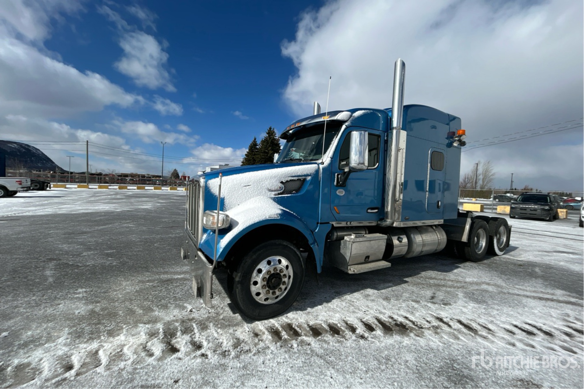 General Appearance with Picture, Left Front Corner