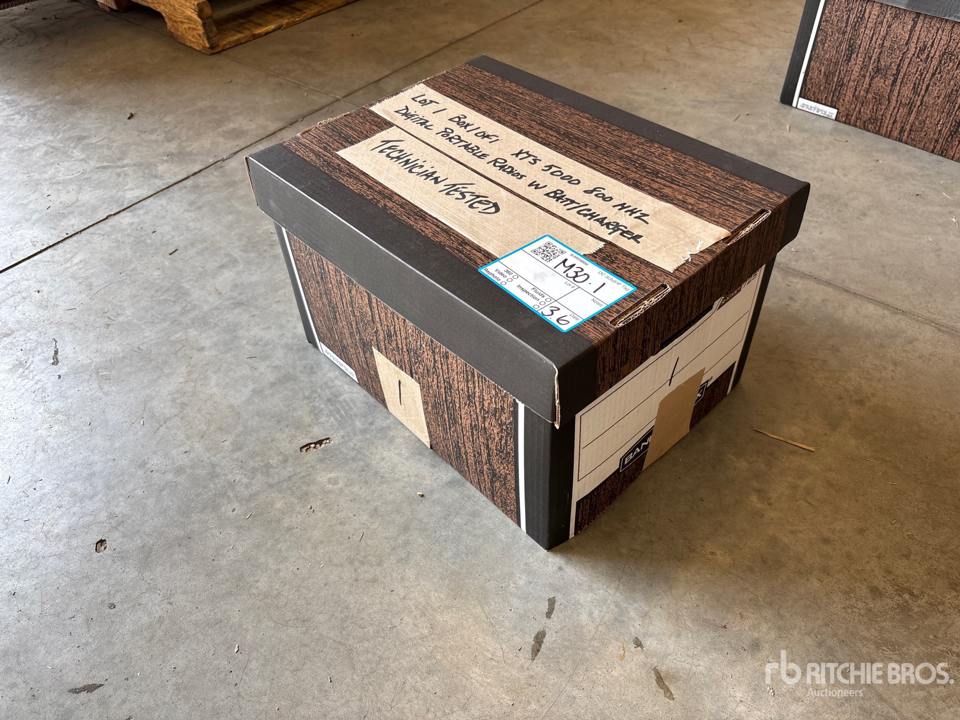 General Appearance with Bild, Ecke vorne links